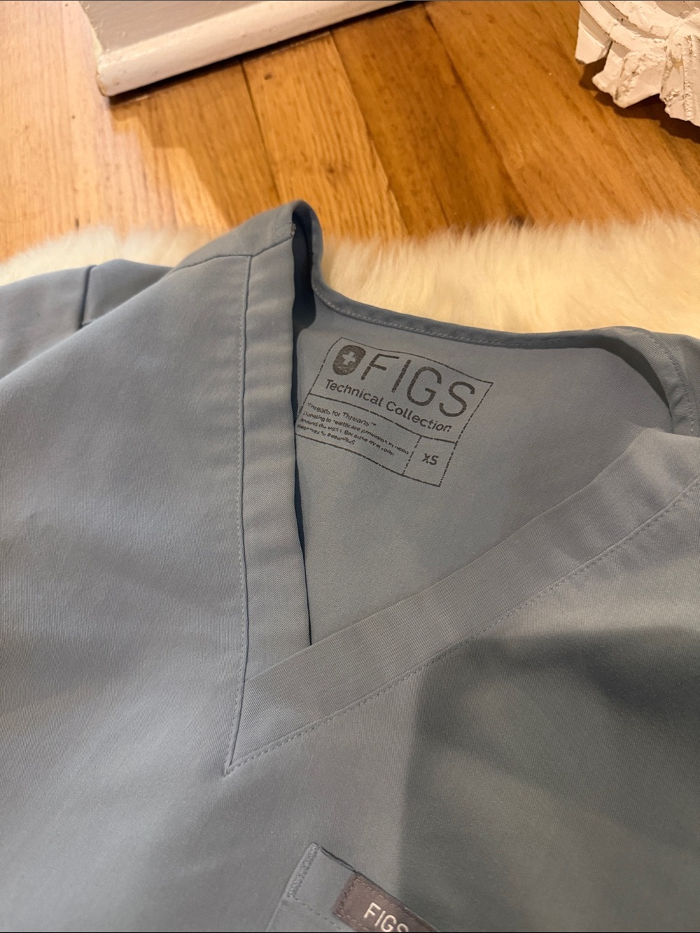 FIGS Dusty Blue Scrub Jogger set - Catarina top and jogger bottom - Picture 2 of 8